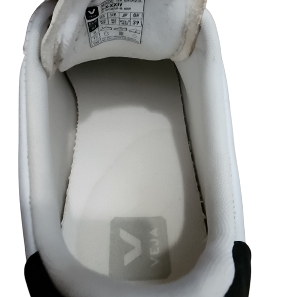 Veja White and Black Women's Sneakers - Picture 11 of 11